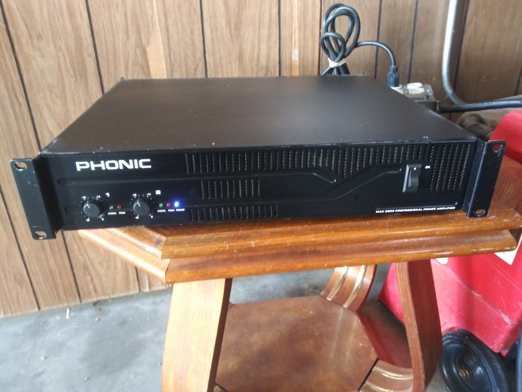 Phonic Amplifier. 2500 W