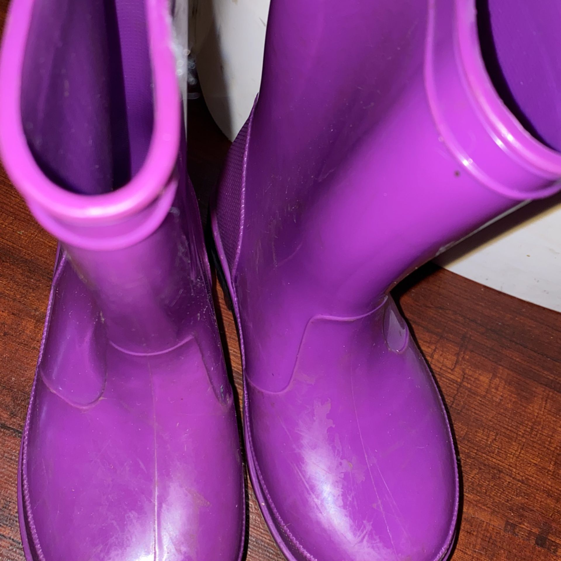 Toddlers Rain Boots Purple Color Size 6T 
