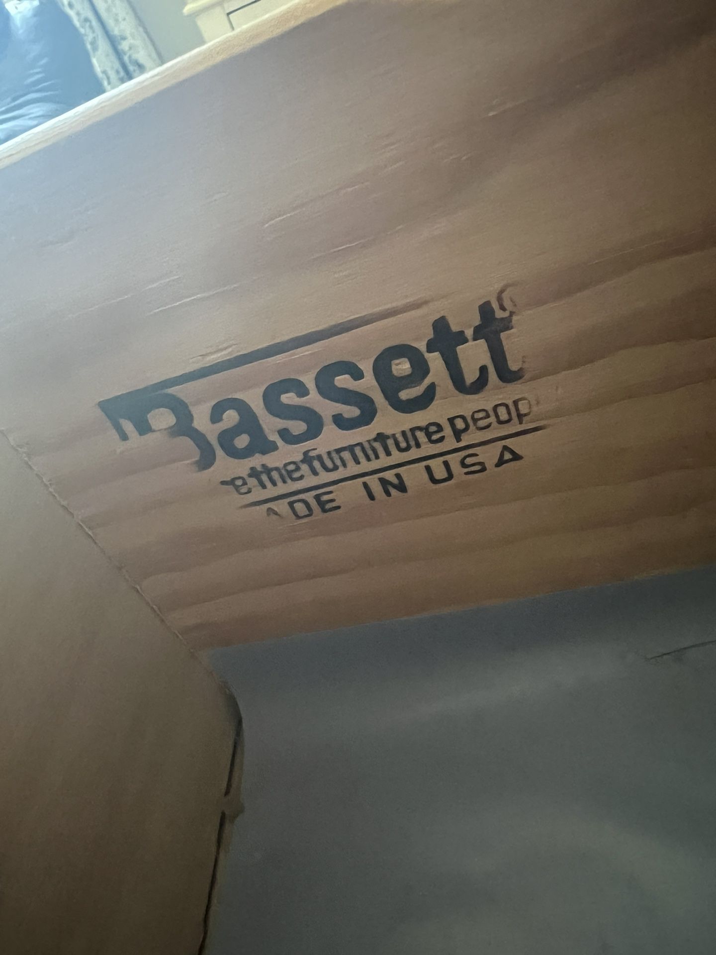 ✨Beautiful Solid Wood/Bassett Dresser✨