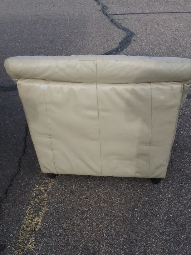 White Leather Lounge Chair (Medium In Size)