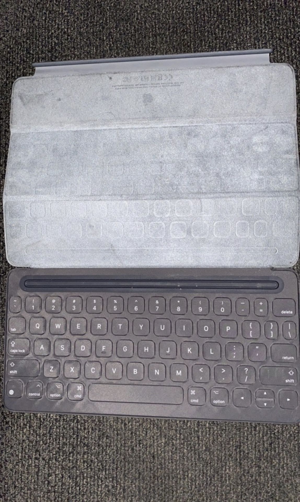 Cracked iPad that works with keyboard and an Apple Pencil