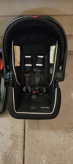 Graco Carseat And Base Excellent Condition  Thumbnail