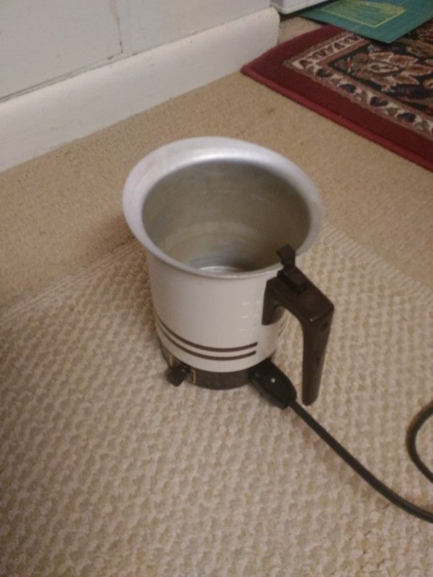 Westbend Hotpot to boil 6 cups water
