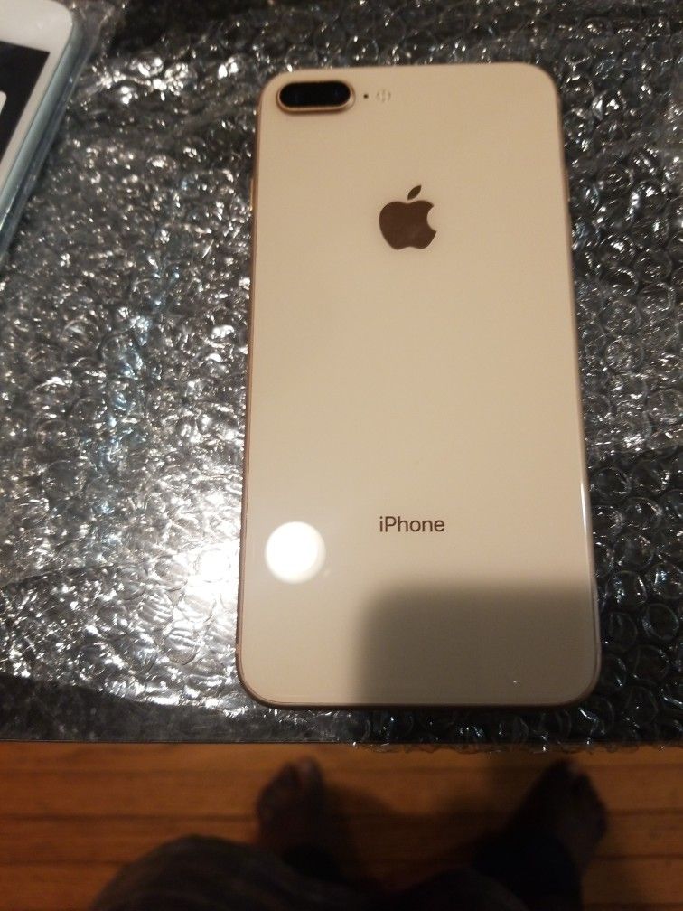 IPHONE 8 PLUS 128 GB NO ICLOUD