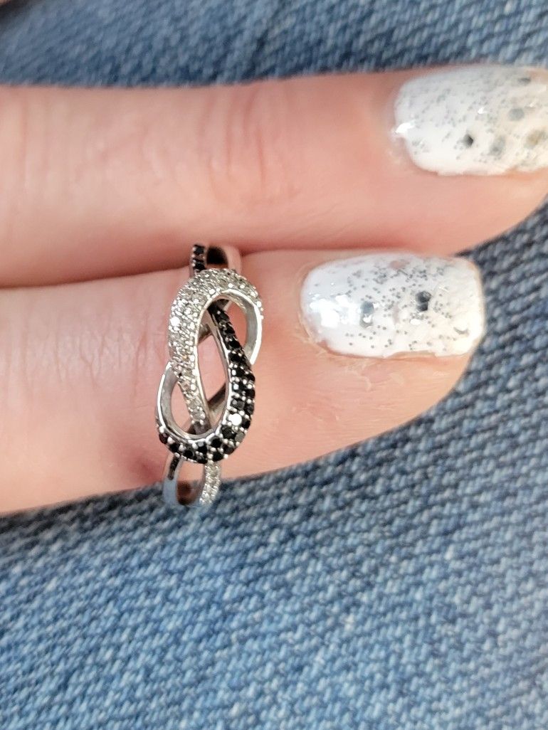 White And Black Diamonds