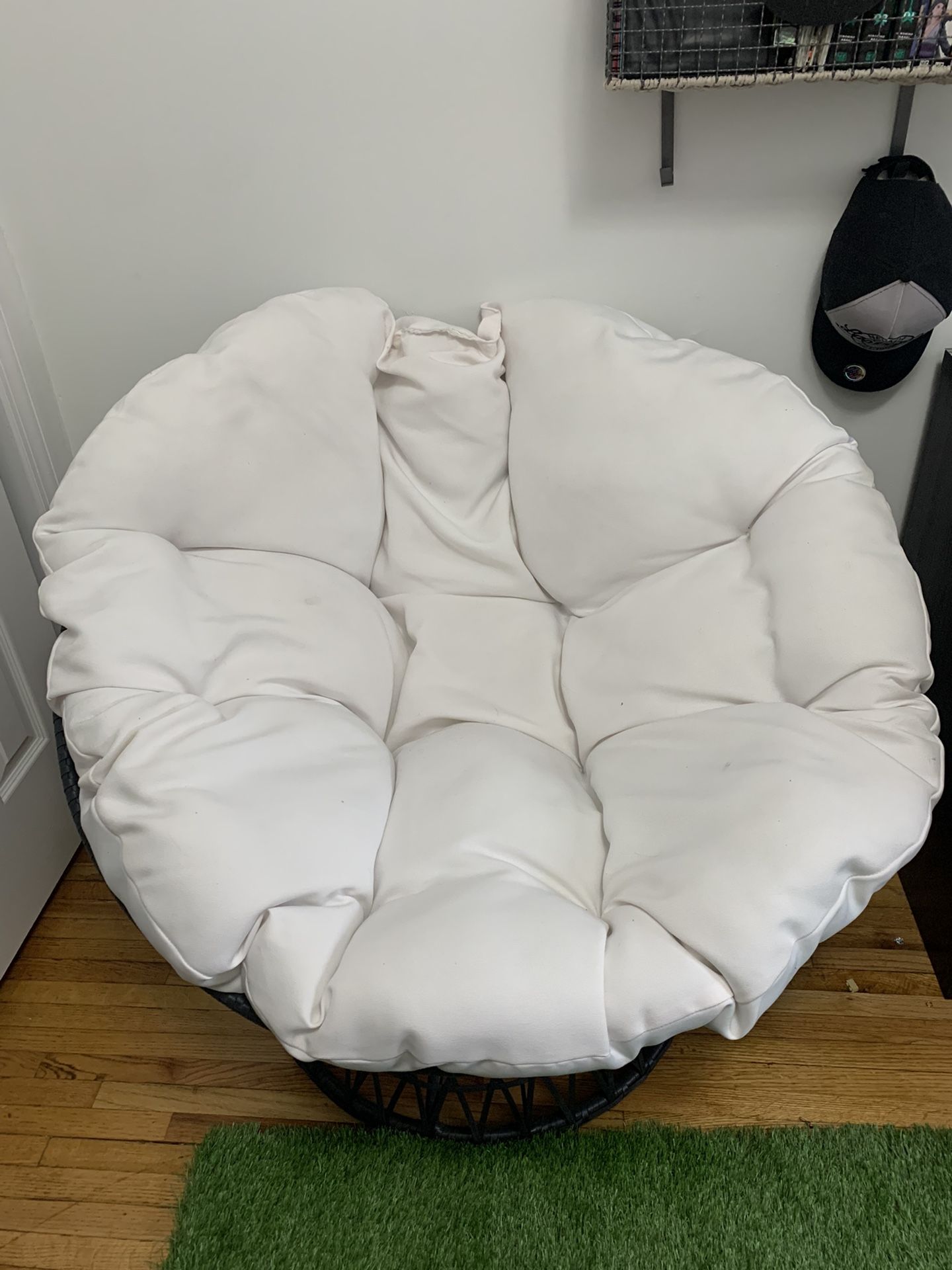 Pier 1 Large metal Papasan Chair And Cushion Excellent Condition