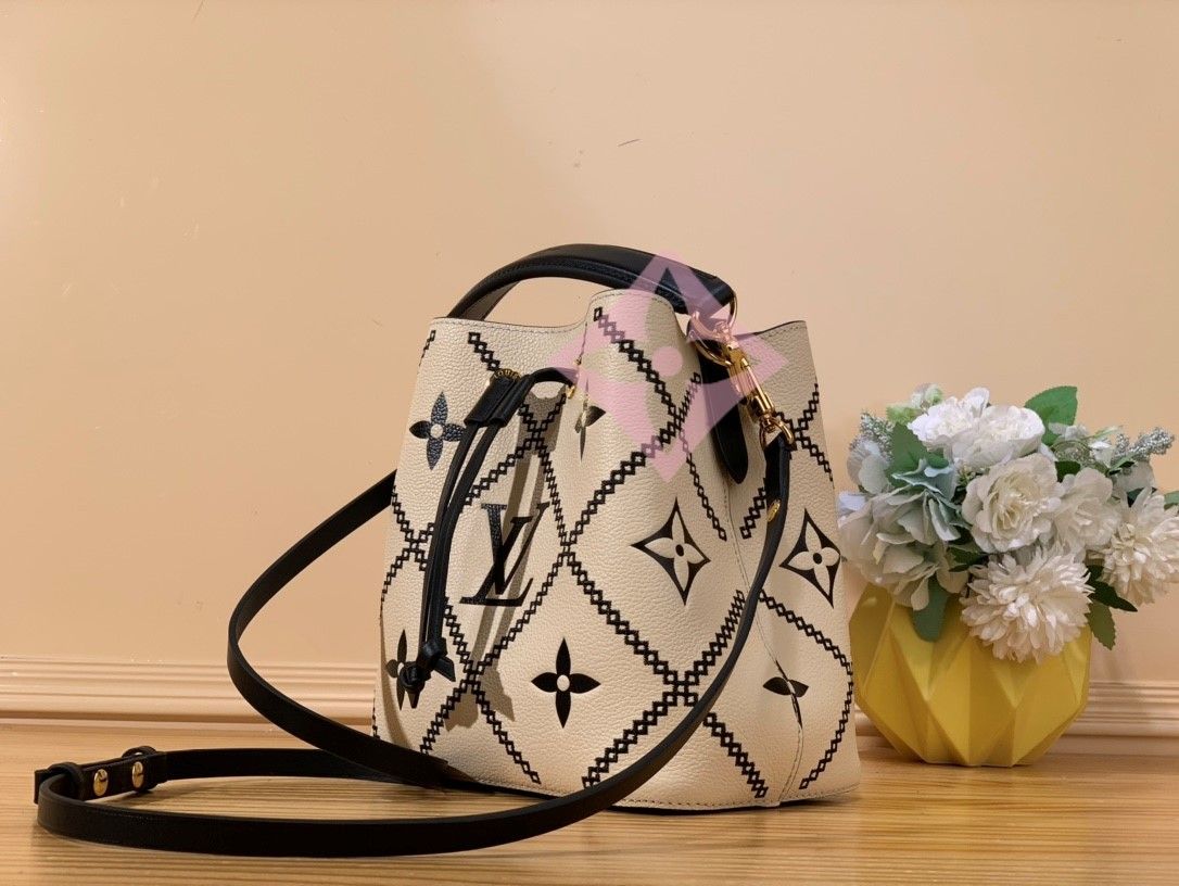 Louis Vuitton NéoNoé BB M46023 White Bag 20x20x13cm