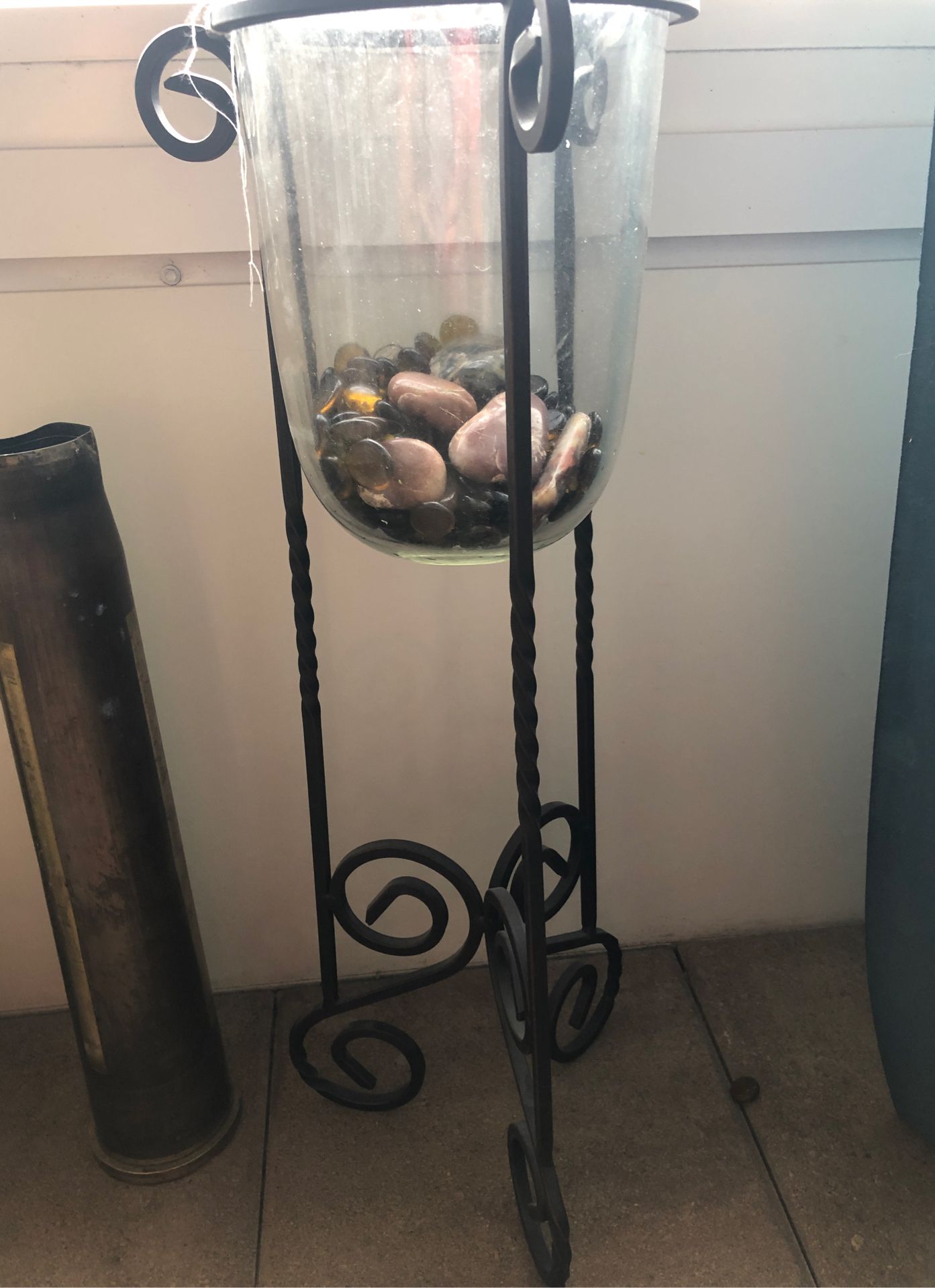 Glass stand up vase