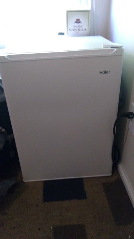 HAIER MINI FRIDGE