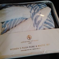 Adrienne Vittadini. New Women's Plush Robe And Bootie Set Thumbnail
