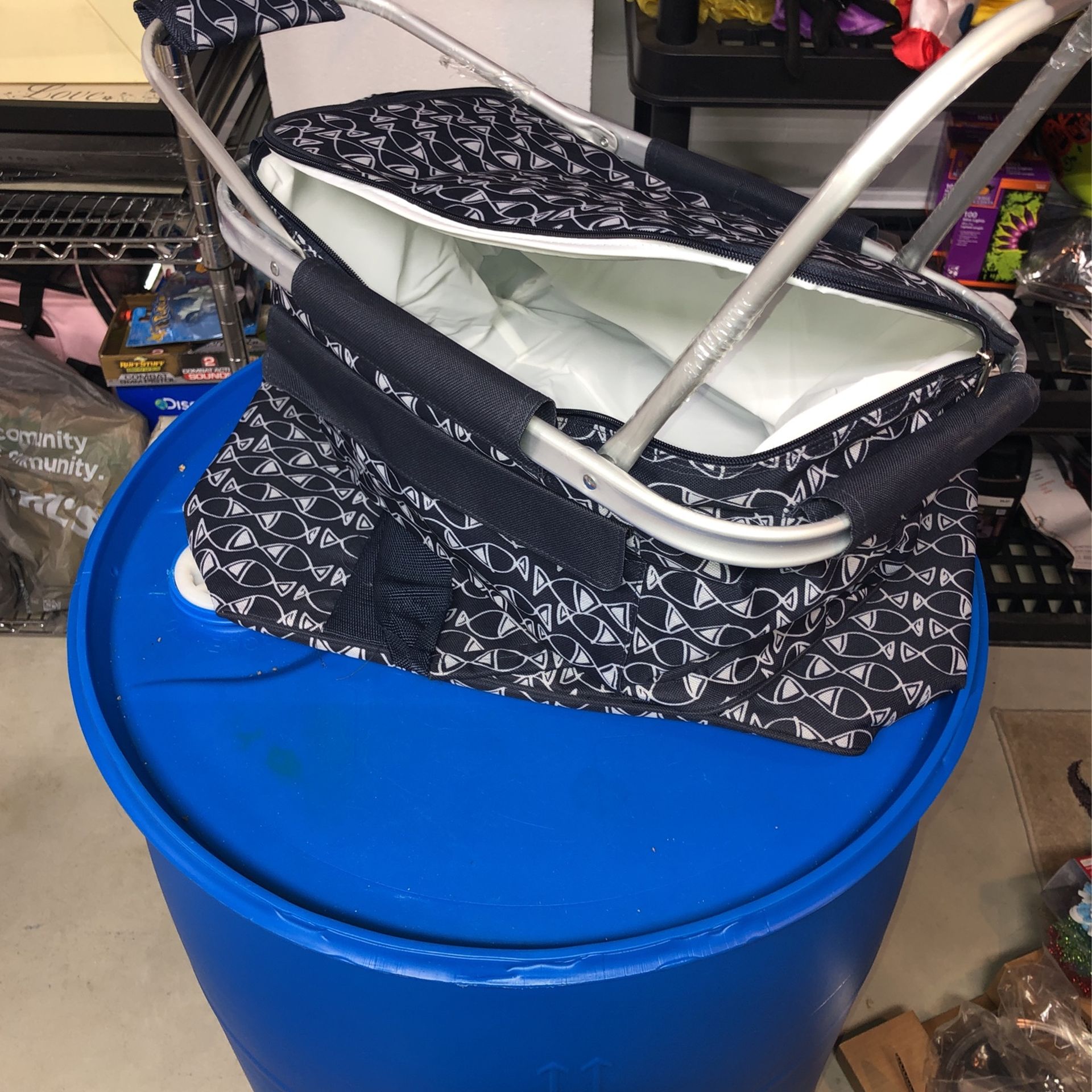 New Large Matching Insulated Carry Bag And Picnic Like Insulates Carry Cooler