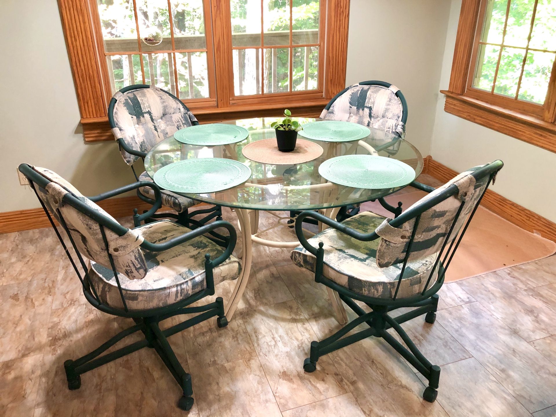 Douglas furniture kitchen / patio table + 4 chairs