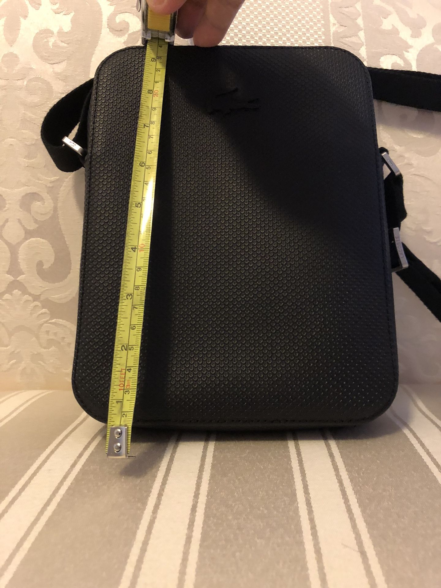 Lacoste Crossbody Bag: After The Perfect Accessory To Store Essentials