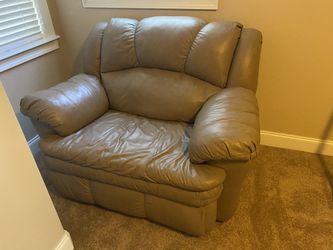 Leather Loveseat & Oversized Chair Thumbnail