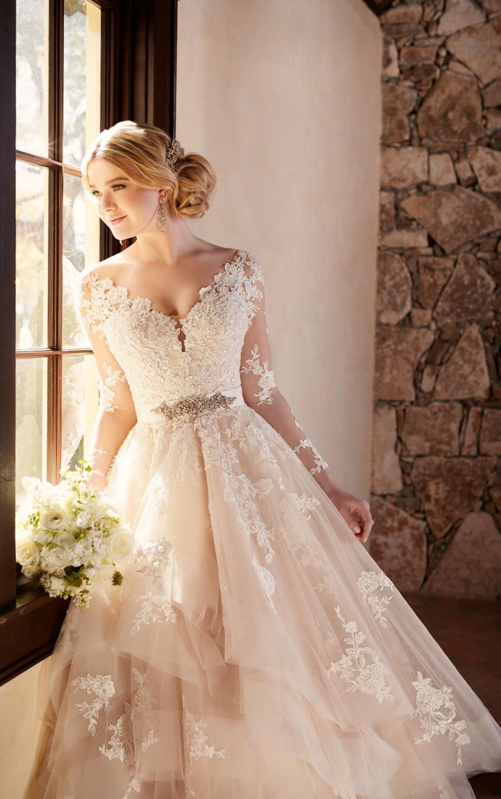 Wedding Dress - Essence Of Australia D2186 Sz 10 Fits Like 6/8