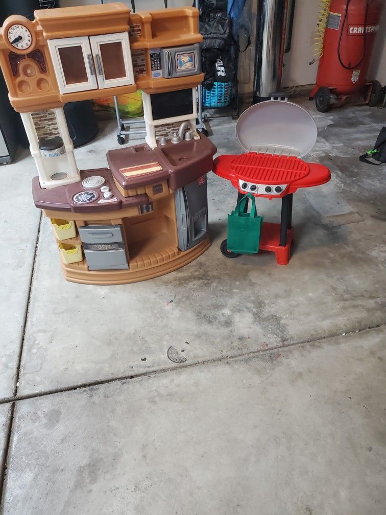 Kitchen & Grill (Kids Play Set Used But Good Conditiin