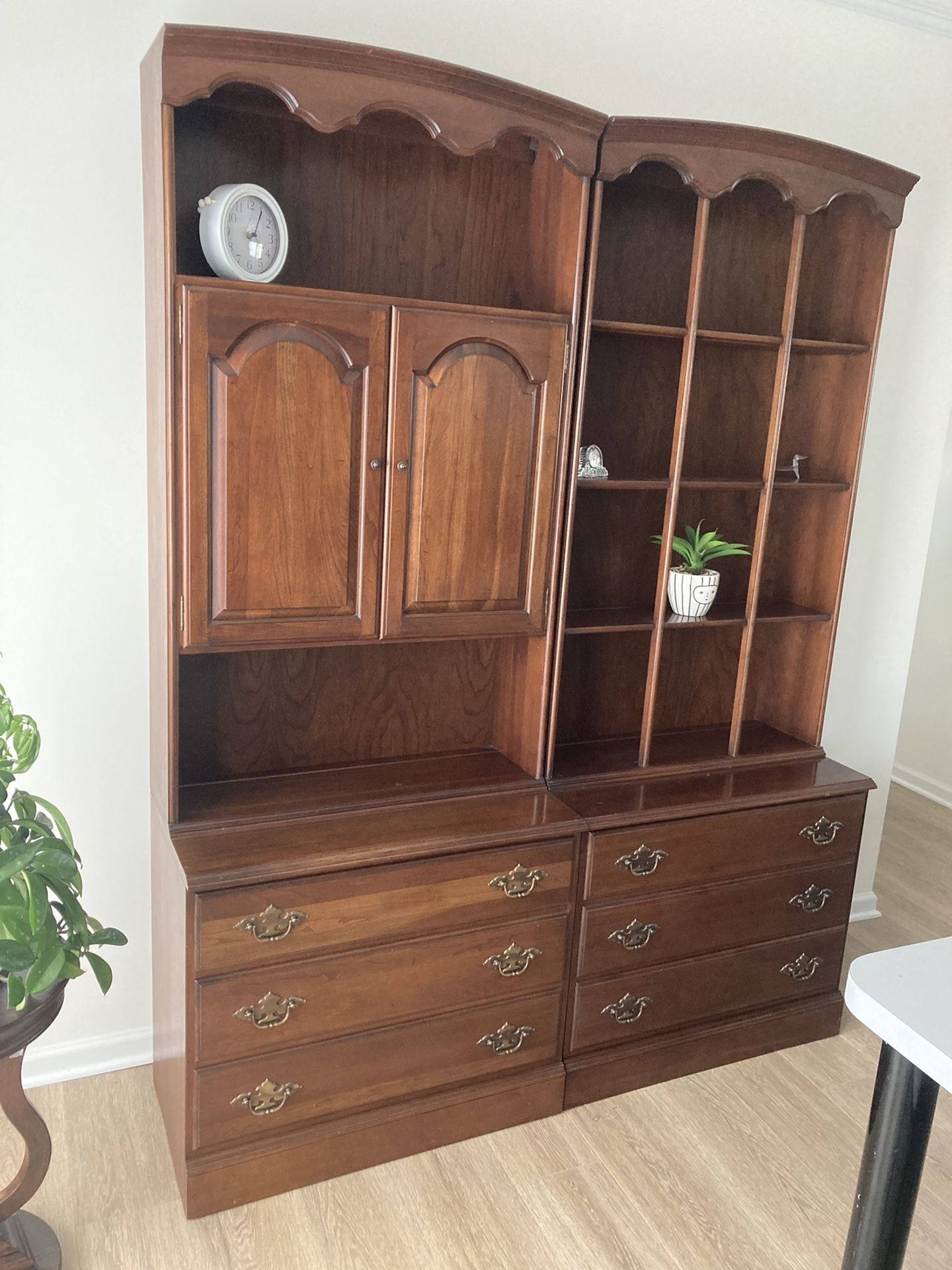 Wall Unit / Hutch