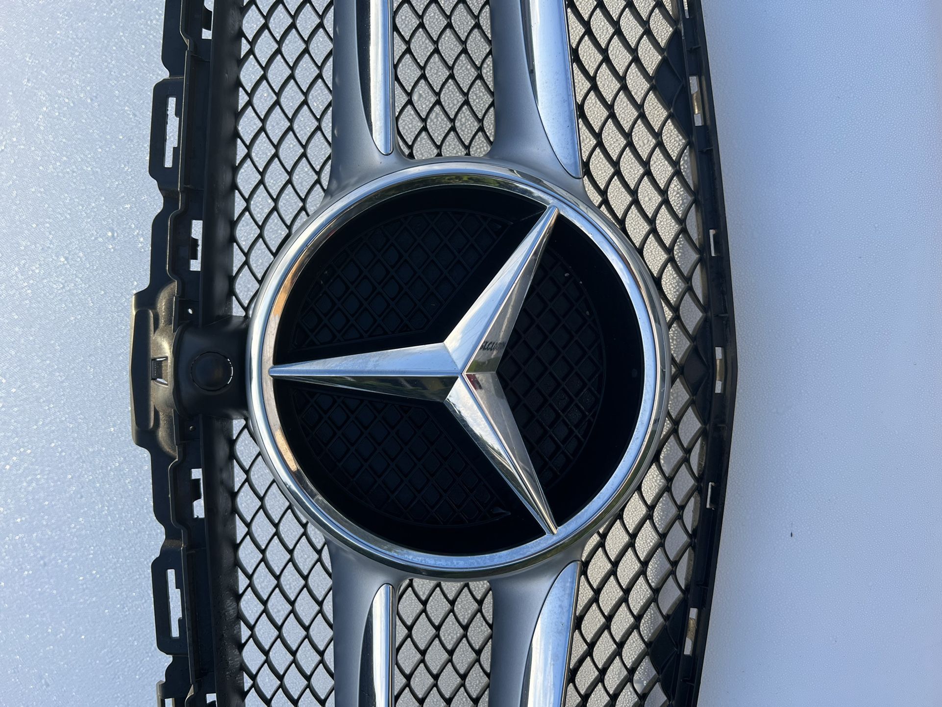 Mercedes Benz W205 C300 Front Grill And Emblem