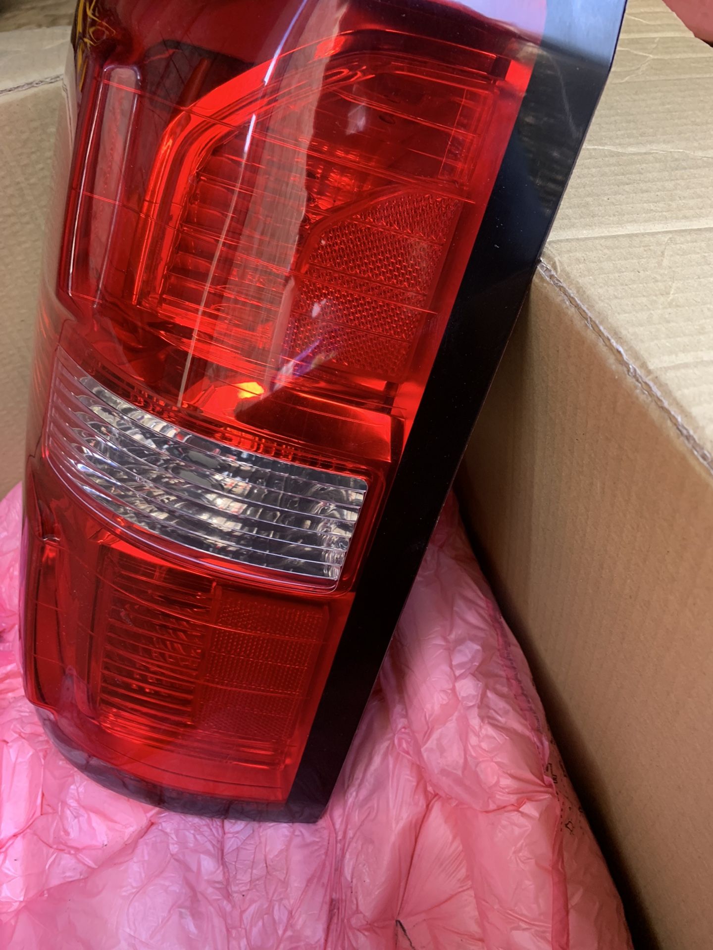 2014-2018 GMC Sierra Driver Side Tail Light