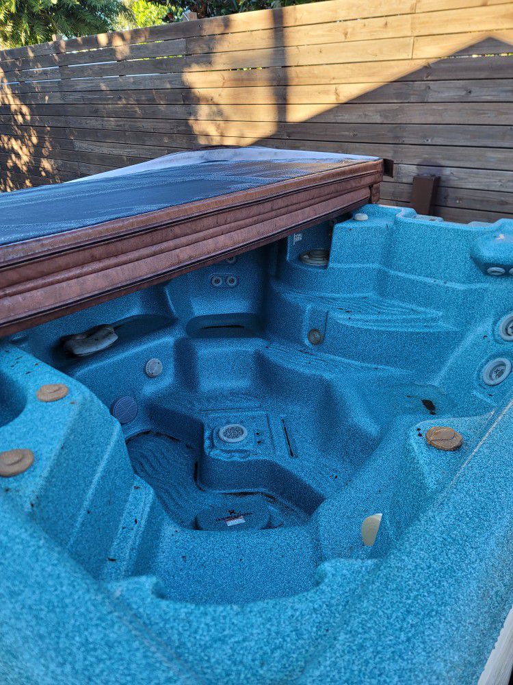 8 Person Spa New Cover,  Needs Pumps, Jets Work,  Great Shape All Plumbing Good