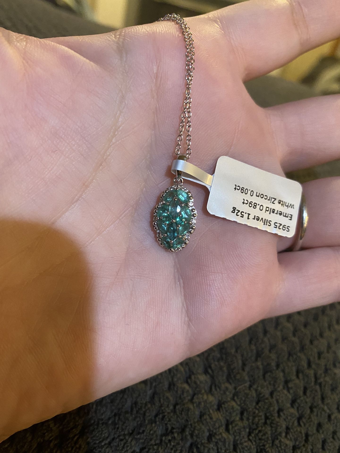 New Genuine AAA Emerald & silver Necklace