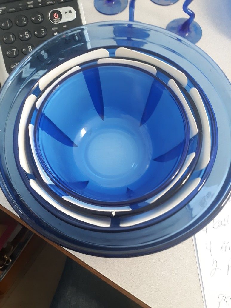 New Vintage 4 Piece Cobalt Blue Pyrex Mixing Bowls