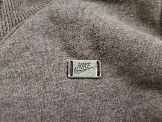 Nike Womens Large (12-14) Gray Full Zip Sherpa Lined Vest Jacket.

Condition: Pre-owned, in excellent condition! Only flaw is a little stain at the fr Thumbnail