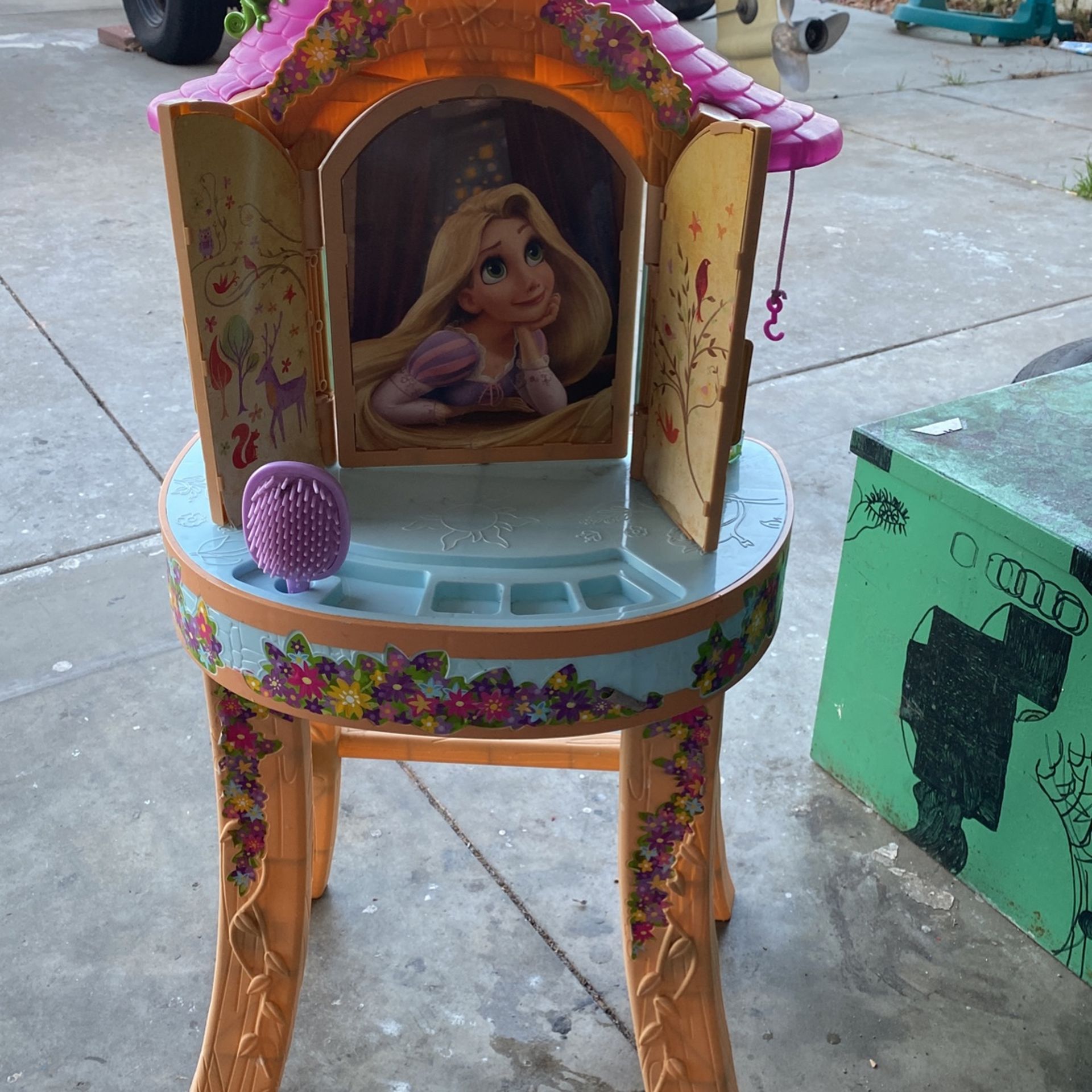 Repunzle Vanity 10$