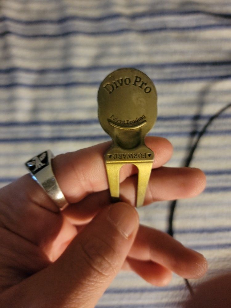 Golfing Divot Tool