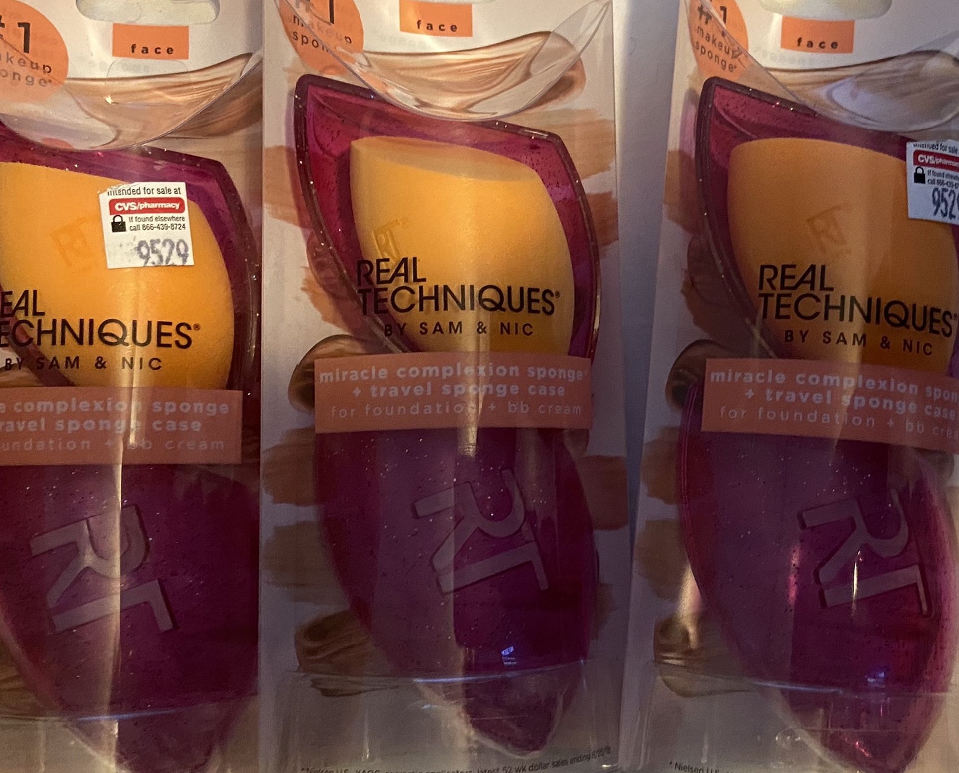 Real Techniques Limited Edition Complexion Sponge w/ Travel Case