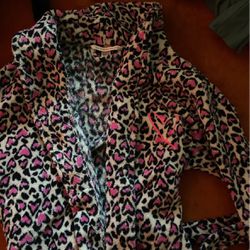 Leopard Victoria Secret Size XsFluffy Robe  Comes With Two Front Pockets And Sting! Thumbnail