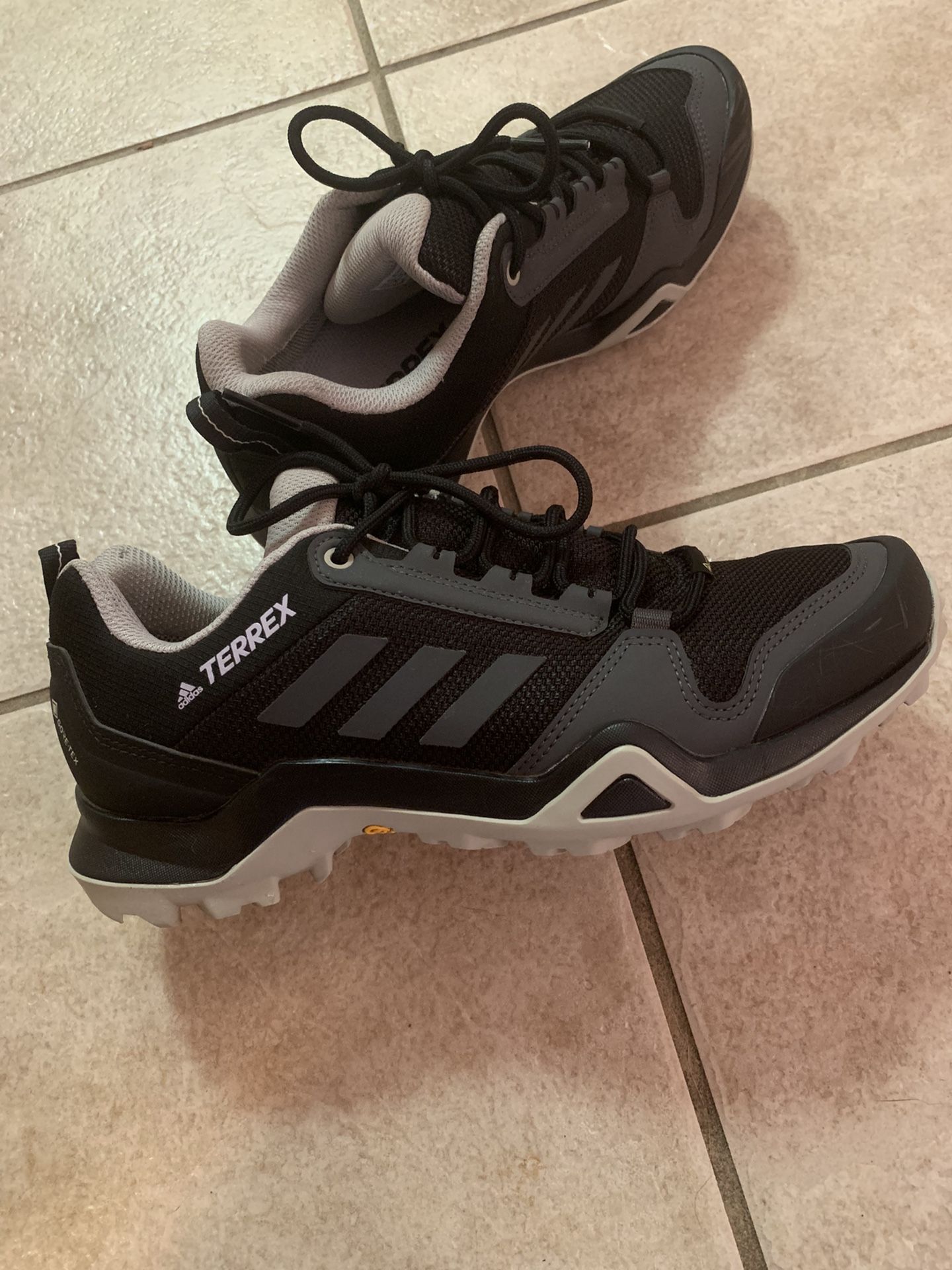 Adidas Terrex Womens AX3 GTX Hiking Boots, size 8.5