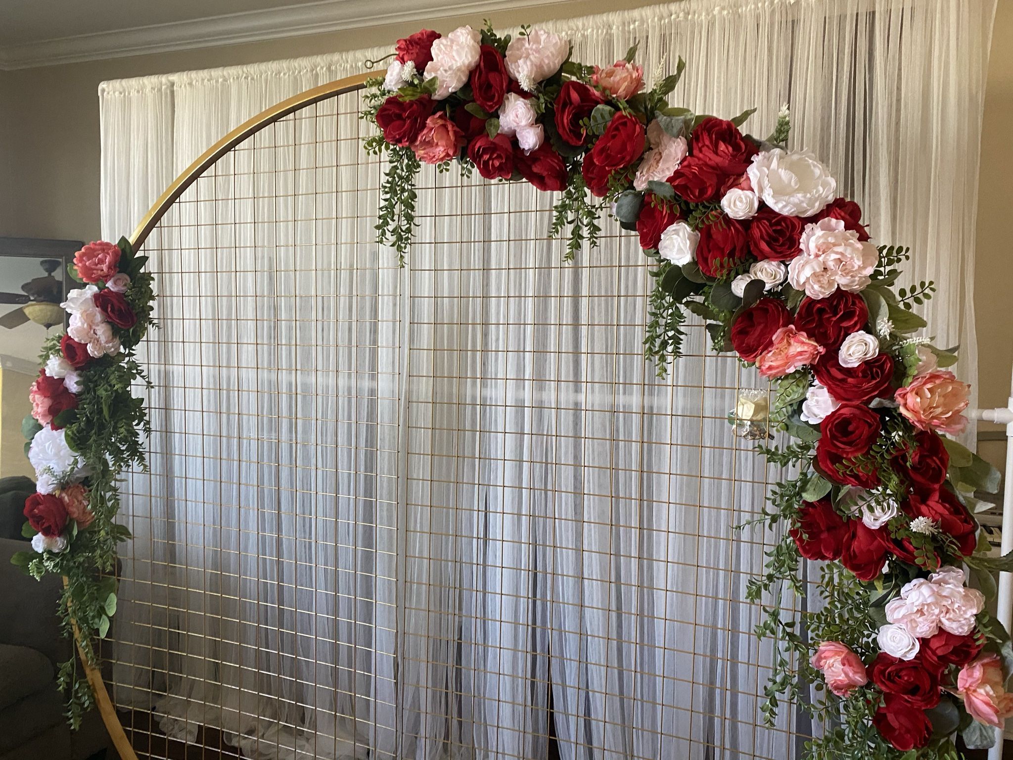 Round Golden Frame - Backdrop