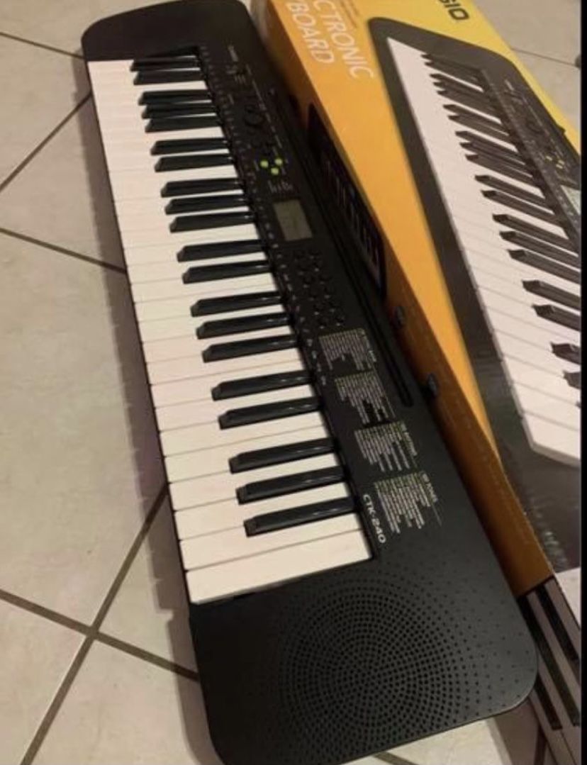 Piano Casio CTK-240