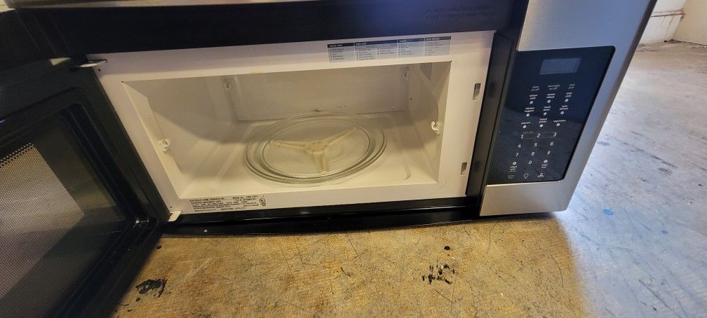 Frigidaire Microwave Stainless Steel. Great Condition