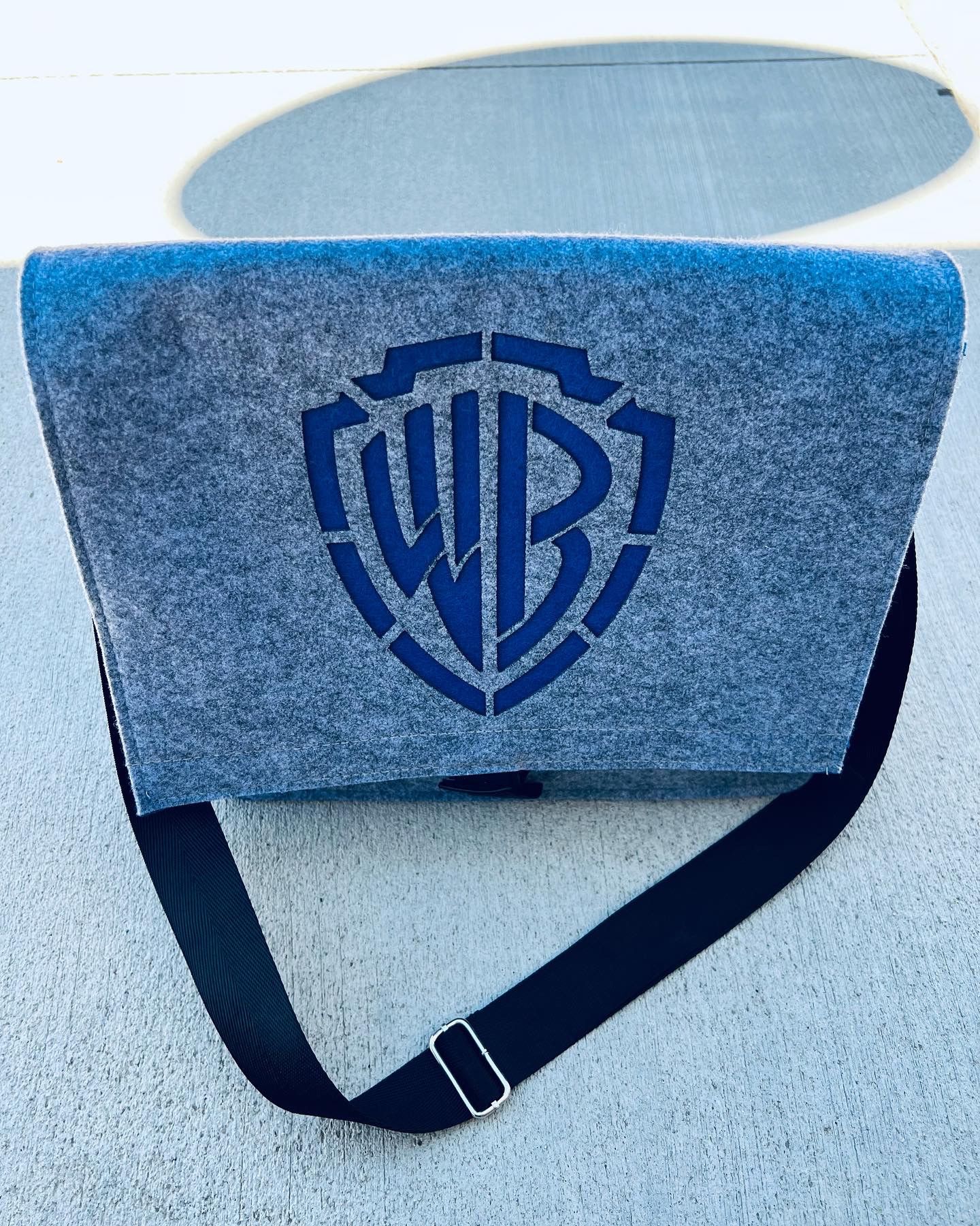 FOR SALE 🌎♻️: Vintage Warner Brothers Studio Messenger Bag WB Felt Cross Body Grey Satchel 🐰