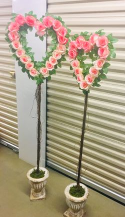 Valentine’s Day-Pair of heart shaped topiary decor.. Thumbnail