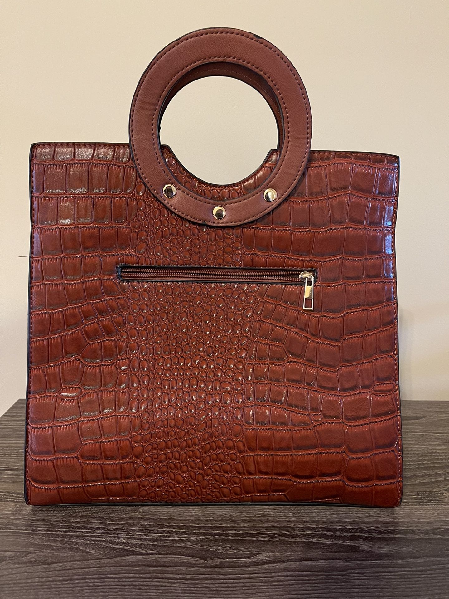 Leather Purse With Shoulder Strap Attachment