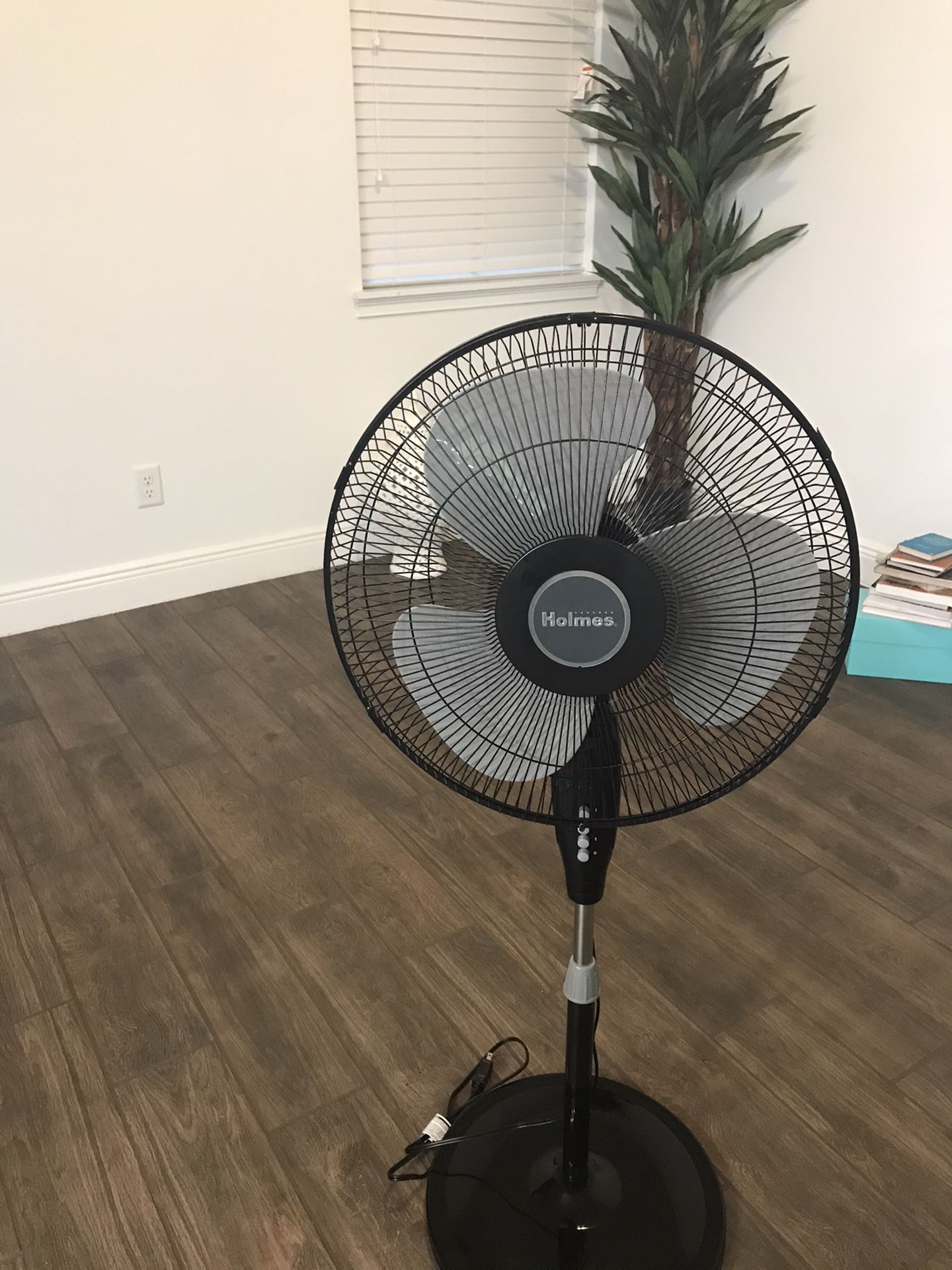 Holmes 16” Stand Fan