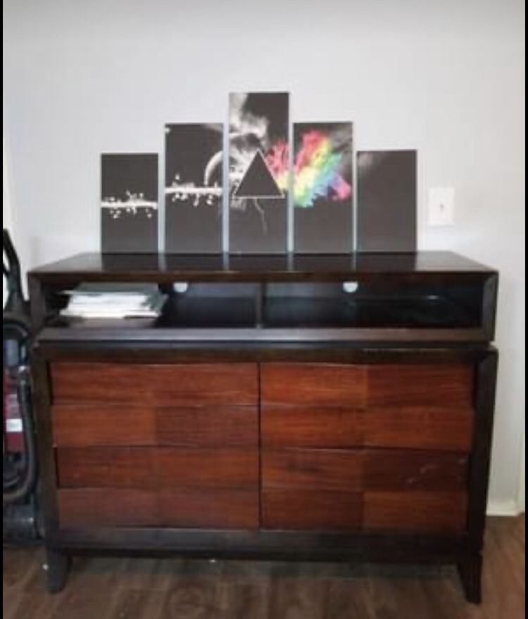 King Bedroom Set- Need Gone By Monday