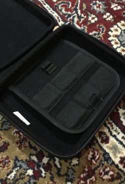 Nintendo 3DS XL black comes with a charger and 4 games with its own bag holder Thumbnail