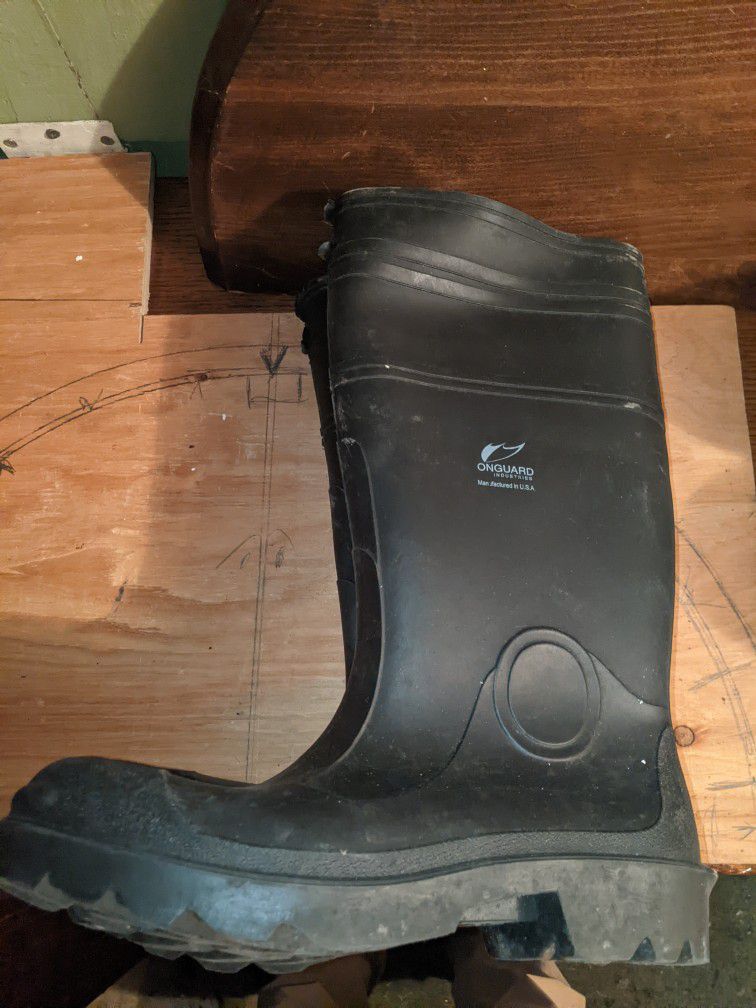 Brand New On Guard Boot