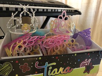 Tiara box with girls toy crowns Thumbnail