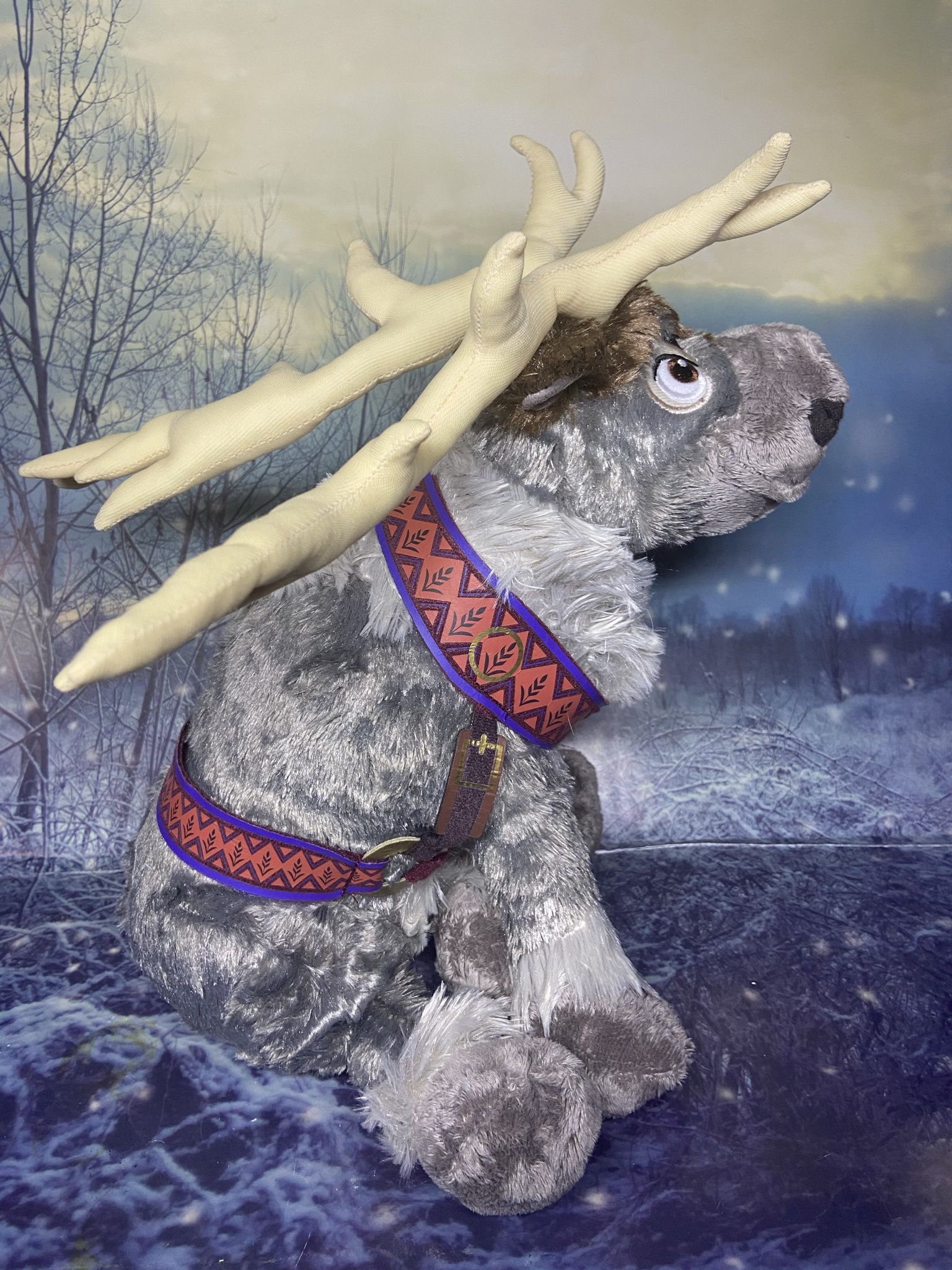 Disney Parks Frozen sitting down Sven Reindeer Frozen Plush