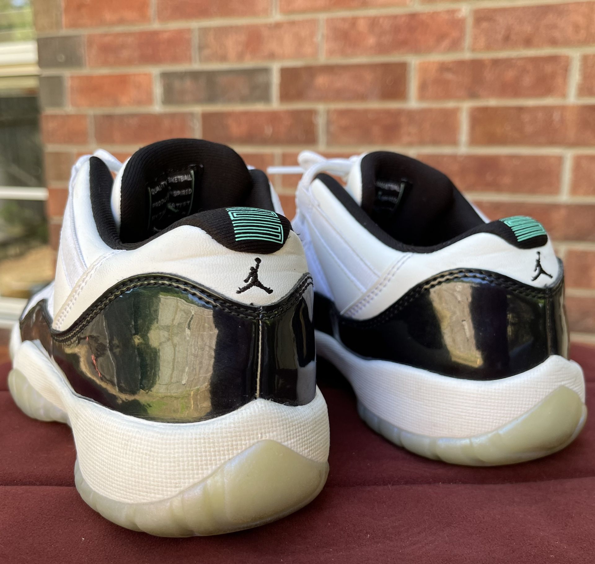Air Jordan 11 Retro Low Emerald 2017 - Size 5y