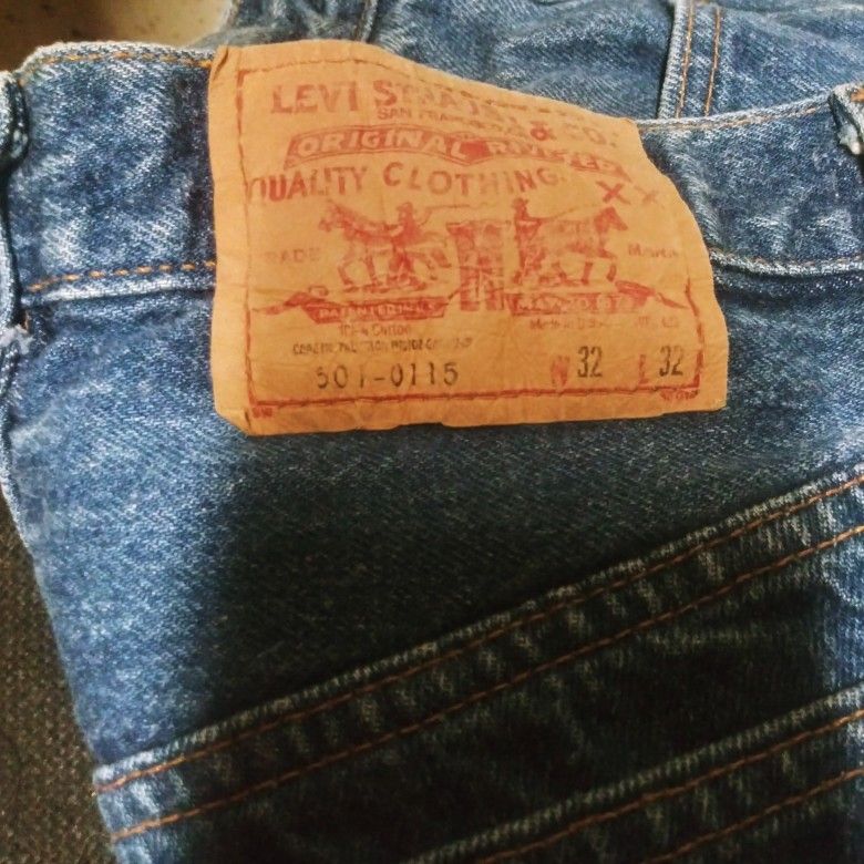 Levi's Vintage Button Fly 32x32 25