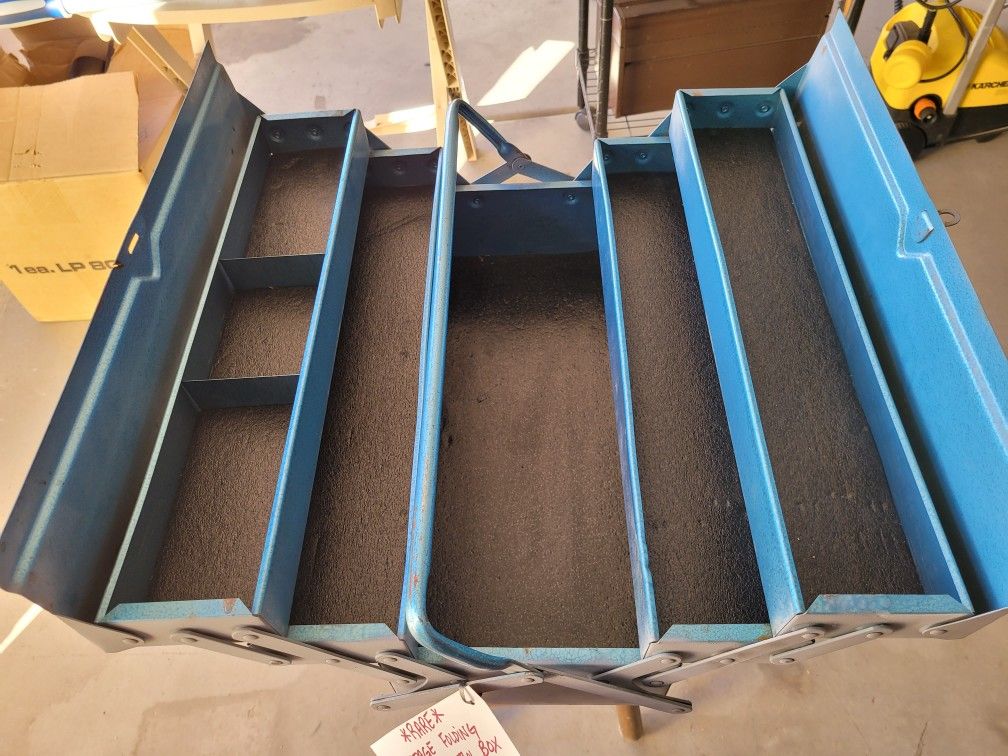 Vintage Cantilevel Tool Box