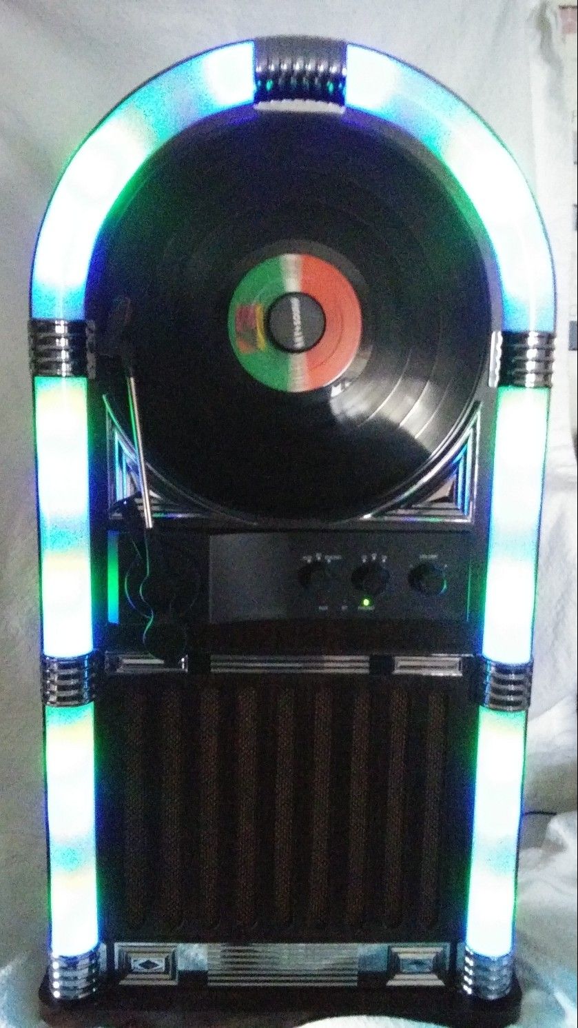 ART+SOUND AR3004 Bluetooth Wireless Jukebox with Vertical Record Player and Retro Light Show!
Details
Styled like a retro jukebox, this record player