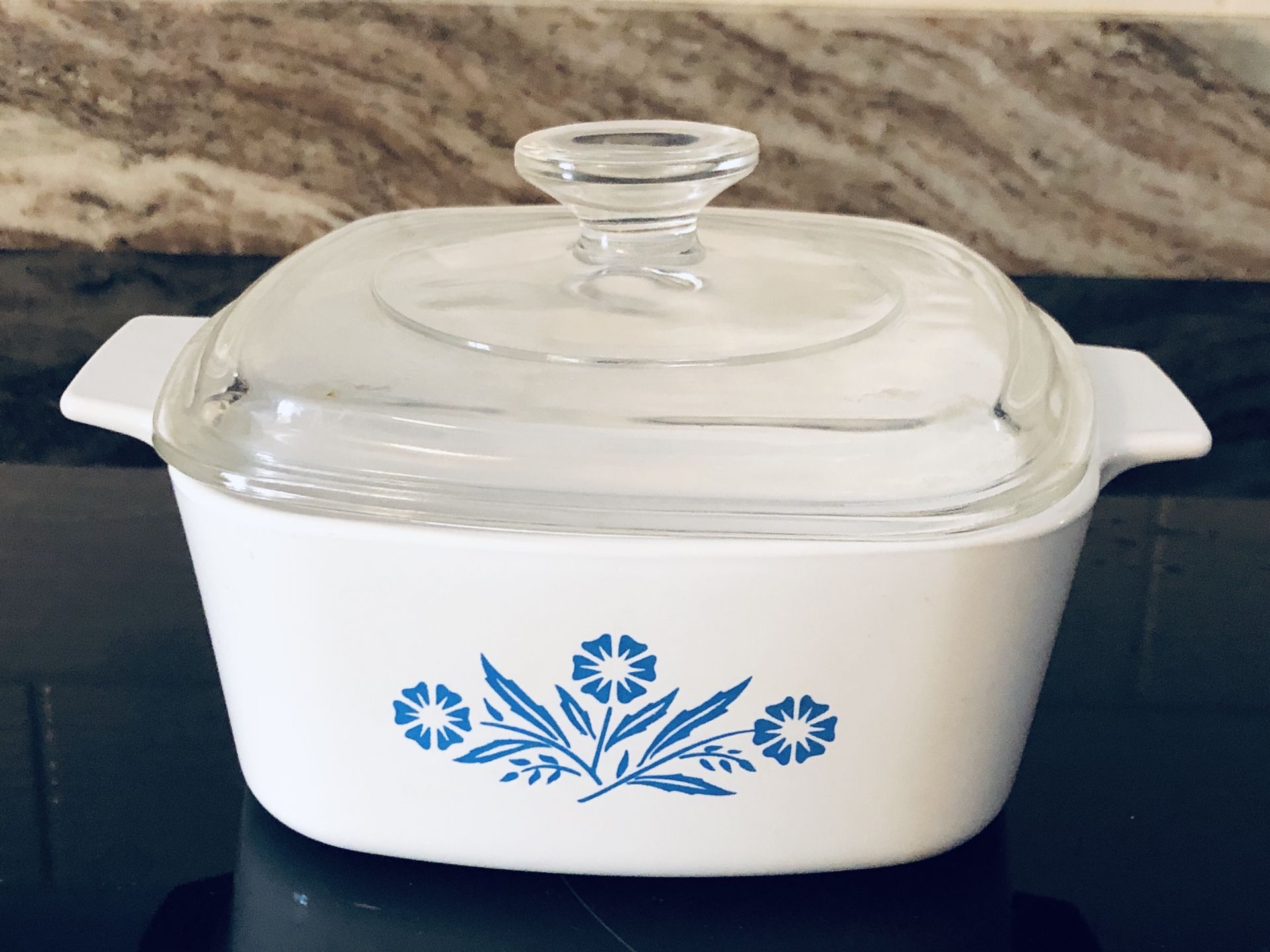 1.5 Quart Corning Ware Blue cornflower with lid