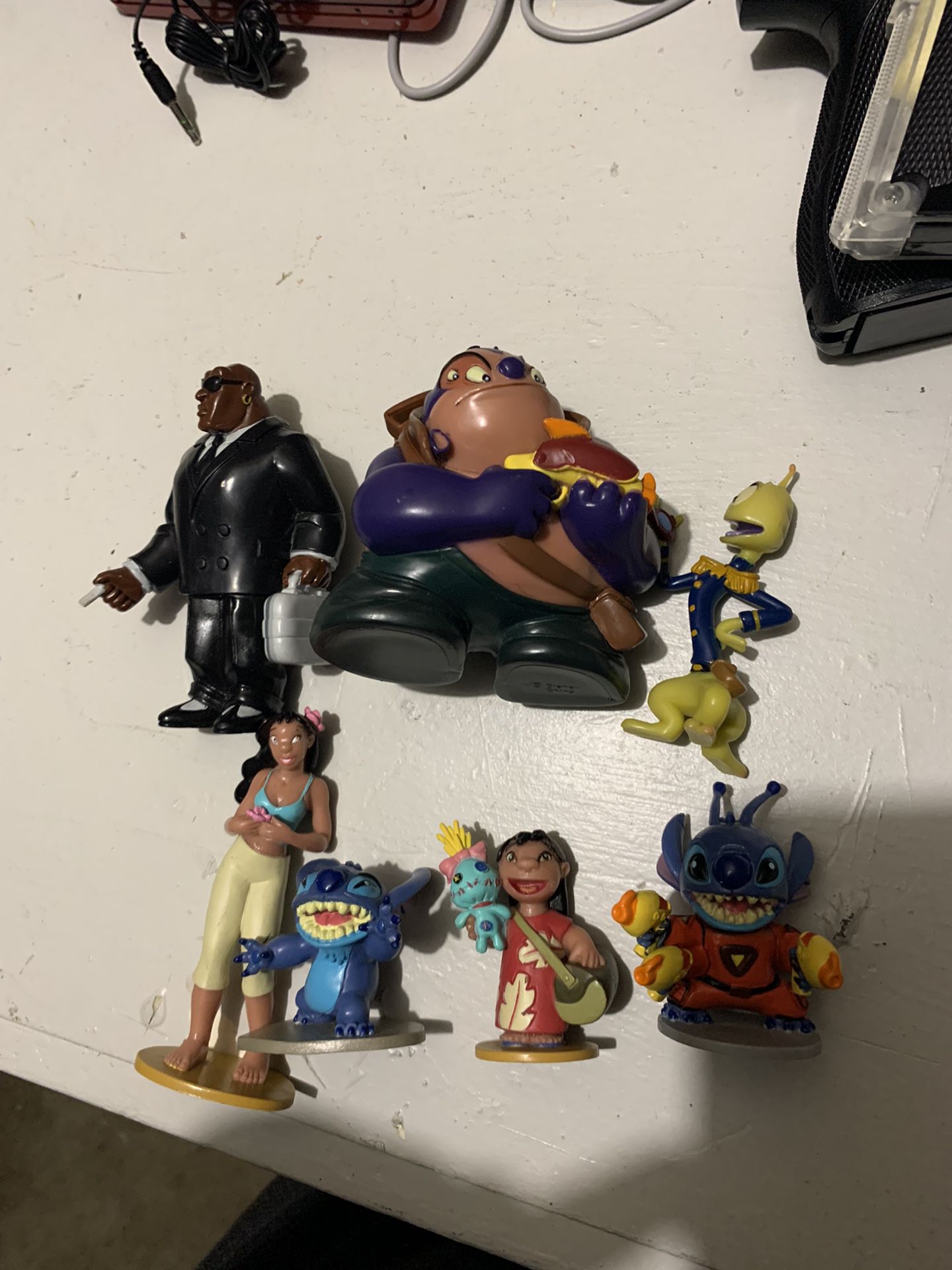 classic Lilo and Stitch figure set from Disney store rare Minor wear and tear but all around in great condition.